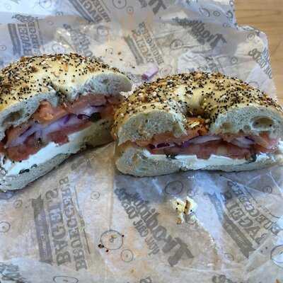 Bruegger's Bagels, Stow