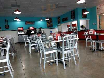 Reggie's Burgers, Dogs & Fries