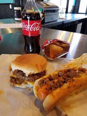 Willie T’s Dawgs & Burgers, Hiram