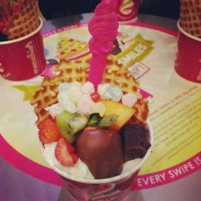 Menchie's Frozen Yogurt, Avon