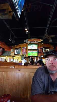 Hooters, Pelham