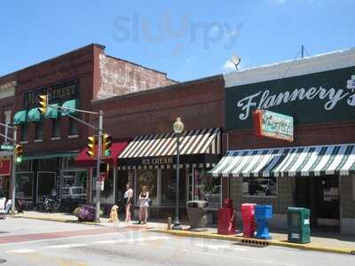 Dog Days Ice Cream Parlor, Chesterton