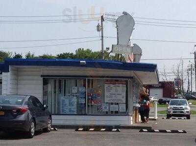 Wally's Ice Cream Parlor II, Monroe