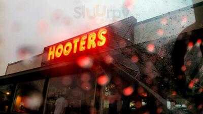 Hooters