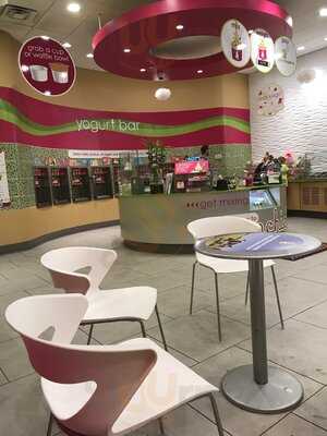 Menchie's Frozen Yogurt, Foxborough