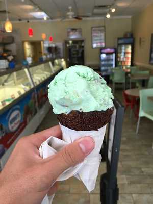 McCool's Ice Cream Parlour, Summit