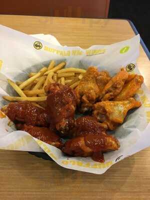 Buffalo Wild Wings, Rocky River