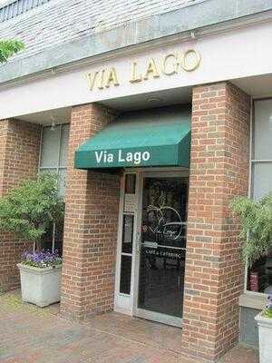 Via Lago, Lexington