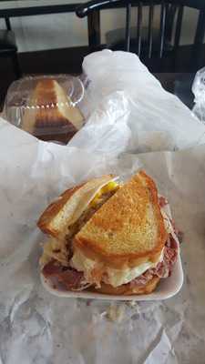 Bread Basket Deli, Eastpointe