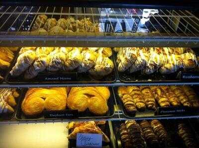 Royalicious Bagel Bakery And Deli