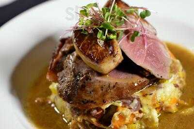 Buck's T-4 Lodging & Dining