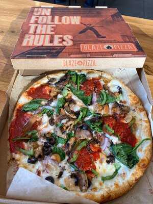 Blaze Pizza, Marina