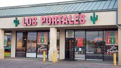 Los Portales, Pineville