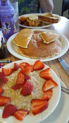 Sandy Hook Family Diner, Newtown