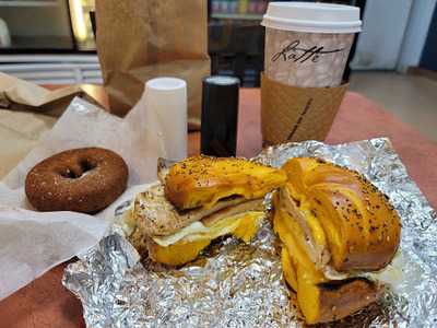 Hot Bagels and Deli, Clinton