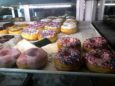 Dandee Donut Factory, Marblehead