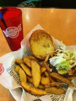 Fuddruckers, Reading