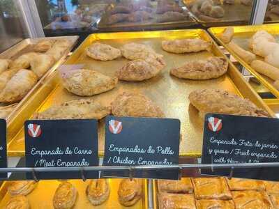 Vicky Bakery, Pinecrest