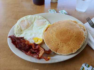 Piggies Charbroiled Burgers, South El Monte