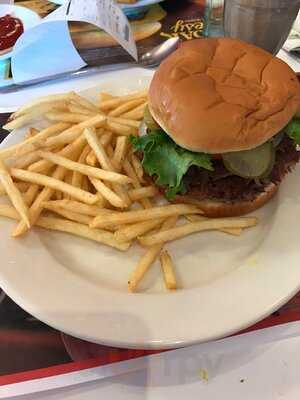 Steak 'n Shake, Lebanon