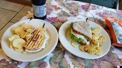 Simply Divine Cafe, Williston