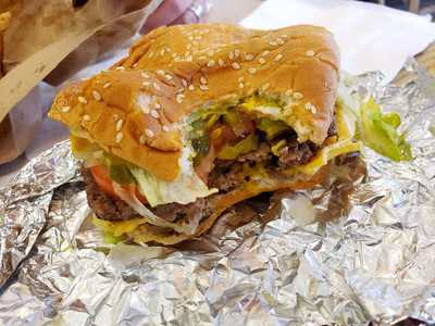 Five Guys, Selma