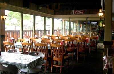 Russell's Barbecue, Elmwood Park