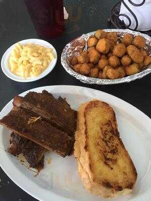 Fat Dawgz BBQ, Clarksville