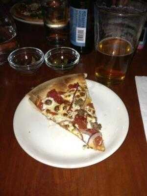 Charlie's Pizzaria Restaurant