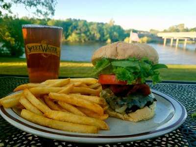 Mermaid Point - Eats & Drinks On The River