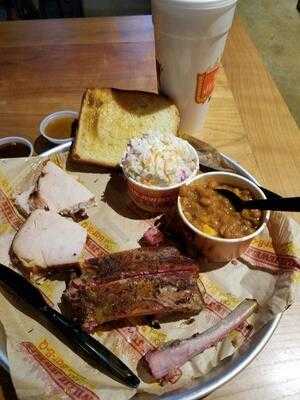 Willie Jewell's Old School Bbq, Martinez