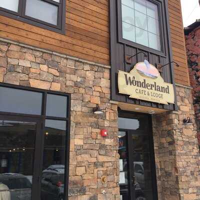 Wonderland Cafe & Lodge