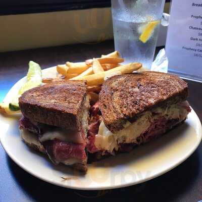 The Holy Grail Food & Spirits