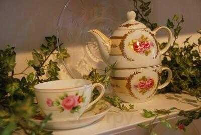 Teapots & Treasures Cafe menu