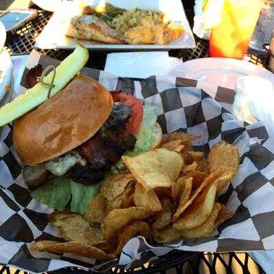 Hightopps Backstage Grille