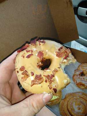 Maggie's Doughnuts, Middlefield