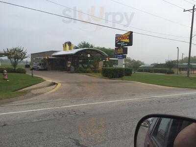 Sonic Drive-In, Madisonville