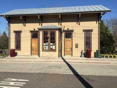 Peach's Bar And Grill