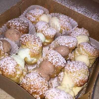 Chloe's Creme Puffs, Pitman