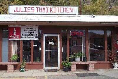 Julie's Thai Kitchen, Lyons