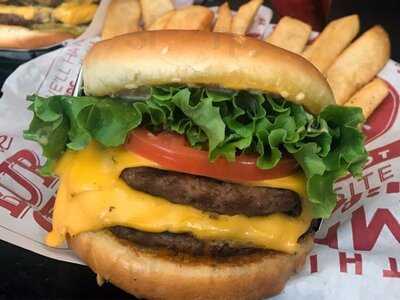 Red Robin Gourmet Burgers, Center Valley