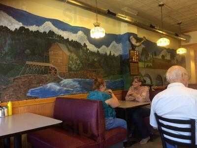 Dav & Peg's Copper Kettle, Charlestown