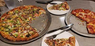 Round Table Pizza