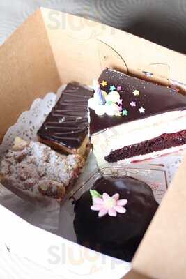 Petit Four Pastry, Essexville