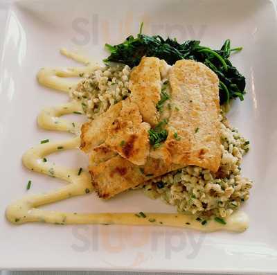 Maxsells Restaurant & Suites