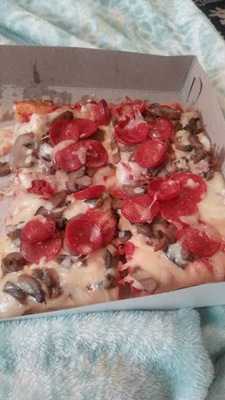 Buzzi's Pizza