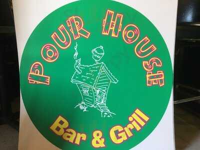 Pour House Bar & Grill, Roseau