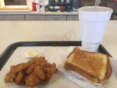 Santa Queen Drive-Inn