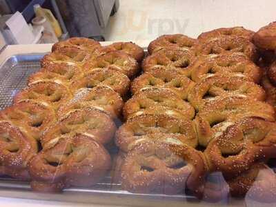 Cass's Mart Pretzel Bakery, Riverton