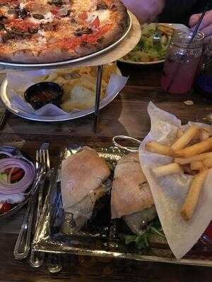 Echo Tap and Grille, Mountainside
